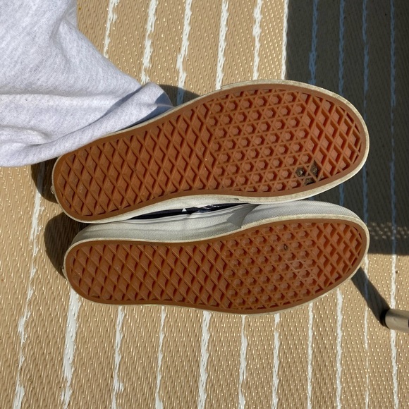 Star Vans - Picture 3 of 4